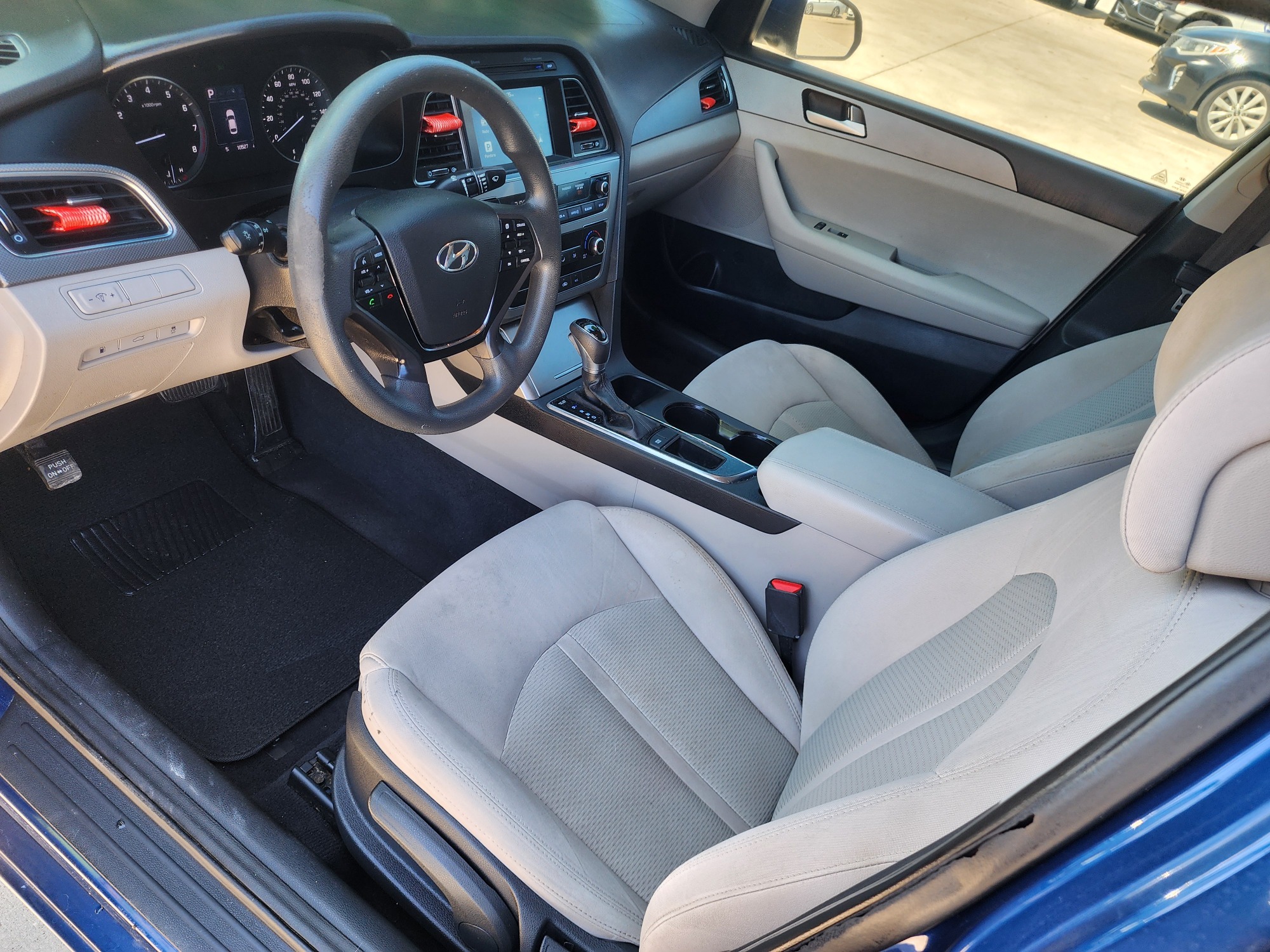 2016 BLUE Hyundai Sonata SE (5NPE24AF8GH) with an 2.4L L4 DOHC 16V engine, 7A transmission, located at 2660 S.Garland Avenue, Garland, TX, 75041, (469) 298-3118, 32.885387, -96.656776 - Photo #10